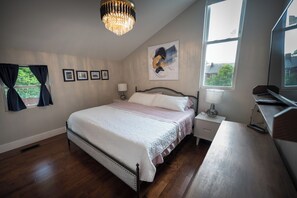 2 chambres, bureau, fer et planche à repasser, lit parapluie