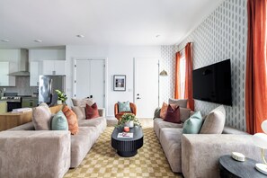 Smart TV, stereo - Private Karaoke Lounge + Epic Rooftop Igloo + Firepits 3mi to Broadway (Nashville)