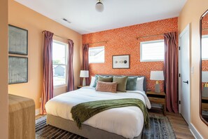 4 bedrooms, desk, iron/ironing board, free WiFi - Private Karaoke Lounge + Epic Rooftop Igloo + Firepits 3mi to Broadway (Nashville)