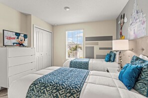 Maison, plusieurs lits, piscine privée, vue piscine (Resort Vibes At Championsgate) | 6 chambres, décoration personnalisée, ameublement personnalisé, bureau