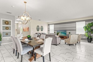 Hus - flera sängar - privat pool - utsikt mot poolen (Resort Vibes At Championsgate) | Interiör