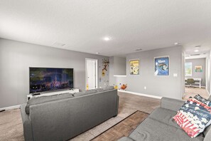 House, Multiple Beds, Private Pool, Pool View (Resort Vibes At Championsgate) | Interior