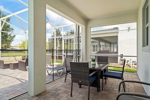 Maison, plusieurs lits, piscine privée, vue piscine (Resort Vibes At Championsgate) | Balcon