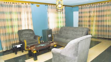 Appartement, balcon, vue cour intérieure | Coin séjour