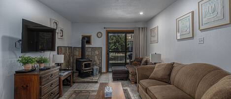 Smart TV, lareira, DVD player