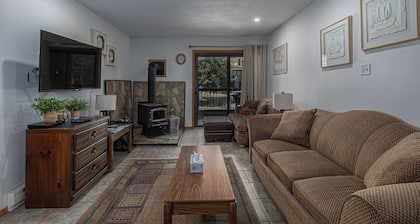 Budget-Friendly Purgatory Condo, Steps to Lift, Hot Tub, w/ Pool & Gym Access