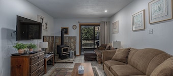 Budget-Friendly Purgatory Condo, Steps to Lift, Hot Tub, w/ Pool & Gym Access