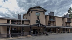 A multi-story hotel with a flat roof, balconies, and a covered entrance area. - Budget-Friendly Purgatory Condo, Steps to Lift, Hot Tub, w/ Pool & Gym Access (Durango)