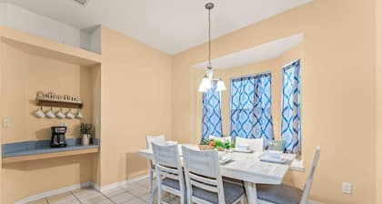 Poolside At Calabay - Home for 11 With Game Room, Pool & Hot Tub