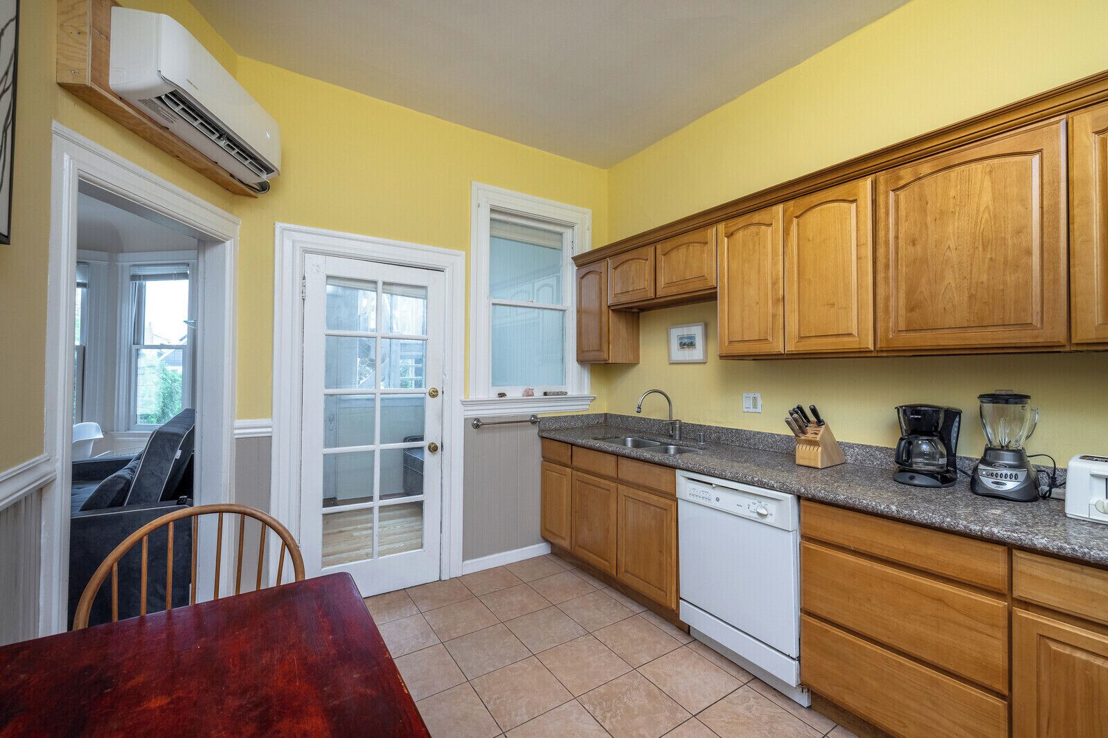 Microondas, horno, parrilla de estufa y lavavajillas 