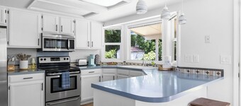 Family Fun Retreat: 4 bedrooms, Garden, Foosball, Dog Friendly