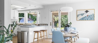 Perfect for Families & Pets, Garage Parking, Stylish Renovation, Sleeps 10