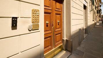 Basic Double Room | In-room safe, desk, blackout drapes, soundproofing