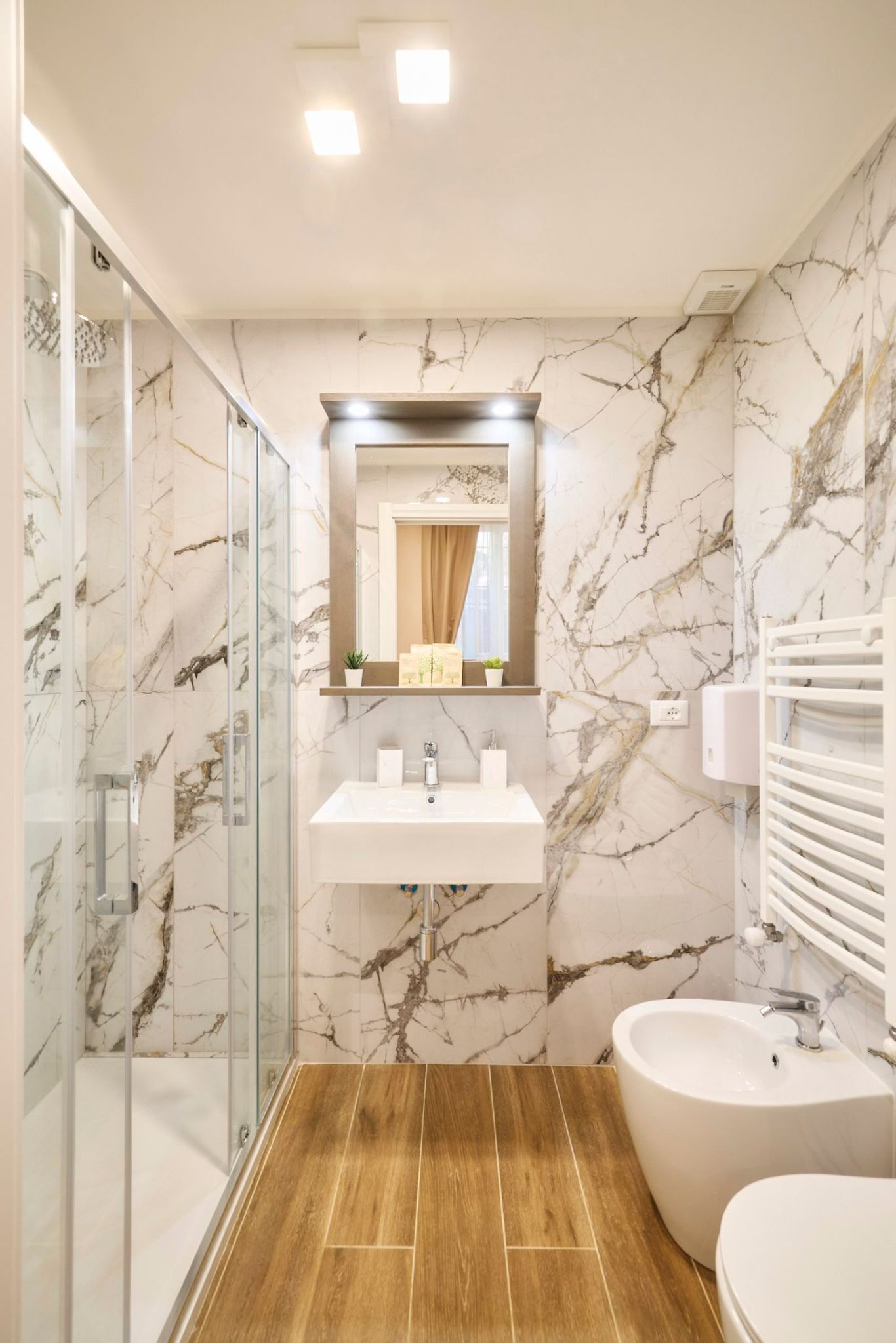 Superior Double Room | Bathroom | Shower, hair dryer, towels, soap