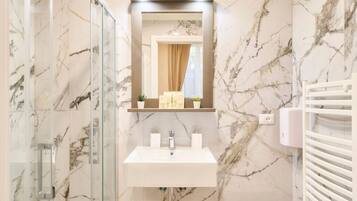 Superior Double Room | Bathroom | Shower, hair dryer, towels, soap