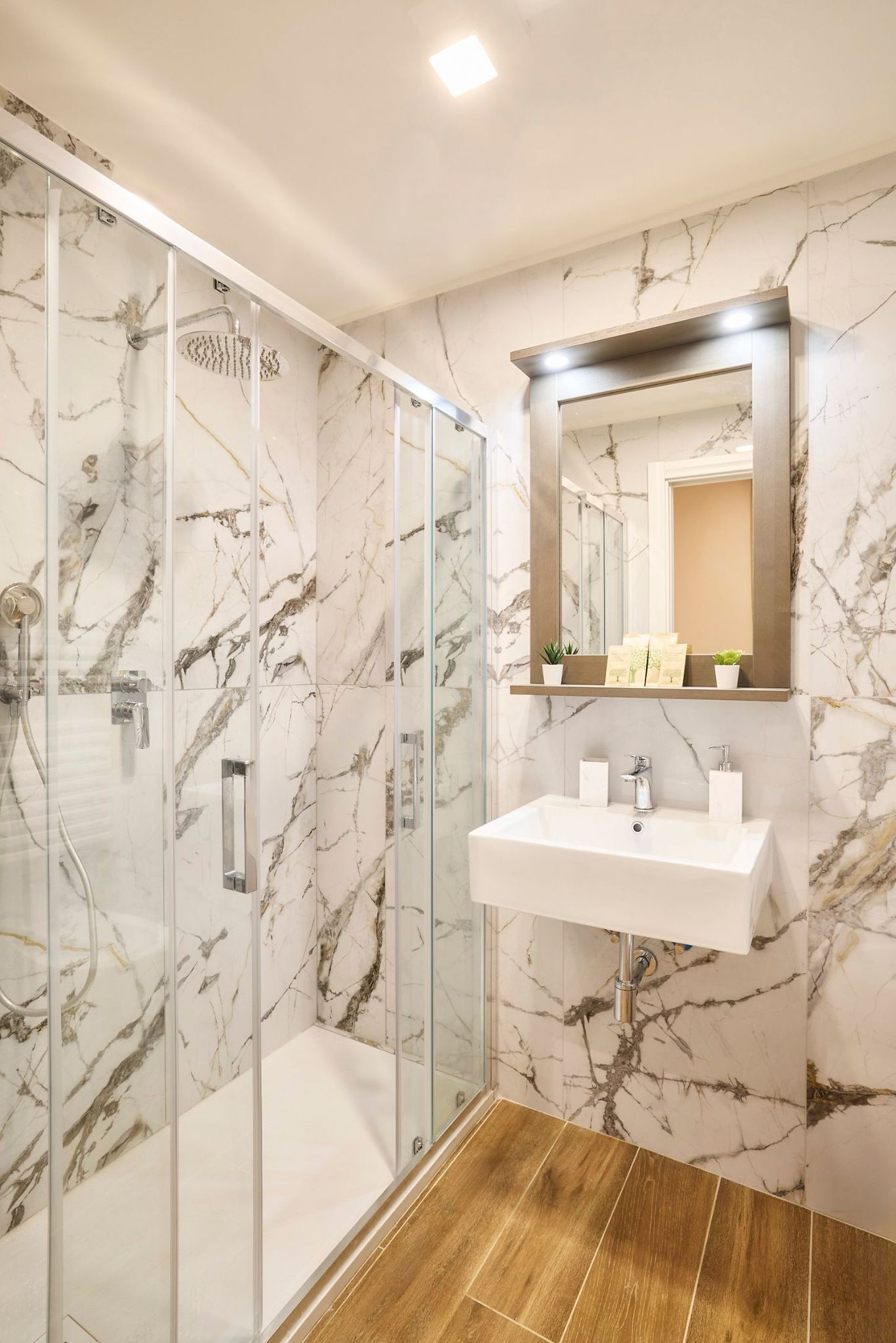 Superior-Doppelzimmer | Badezimmer | Dusche, Haartrockner, Handtücher, Seife