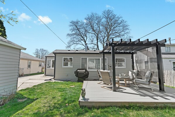 Terrace/patio - Lovely 3 BR Home w/ Backyard - Sleeps 6 (Royal Oak)