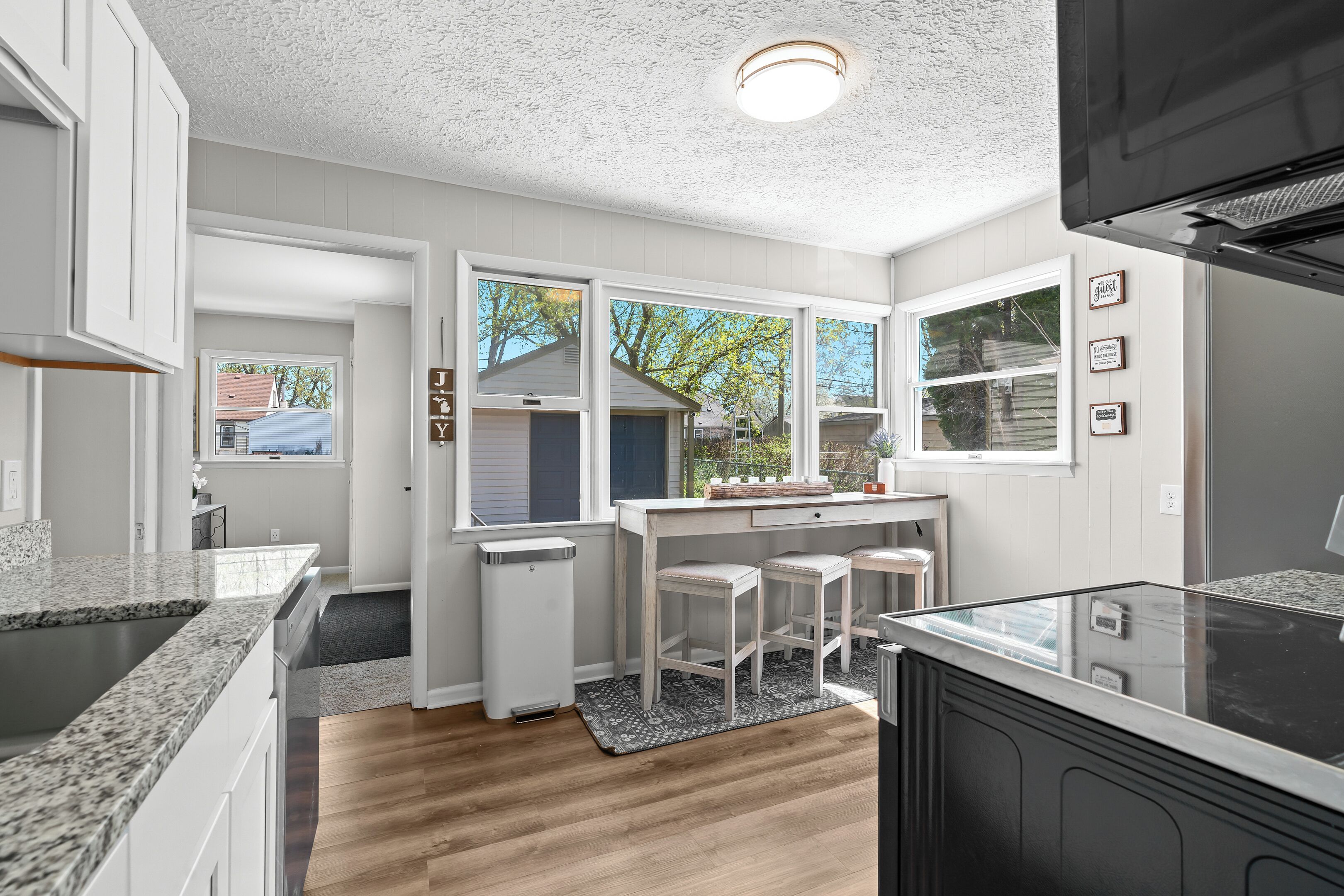 Micro-ondes, four, plaque de cuisson, lave-vaisselle