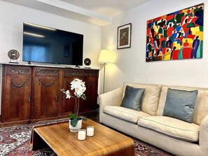 Smart TV - Ohl House Boutique Home Stay, Providencia (Providencia)