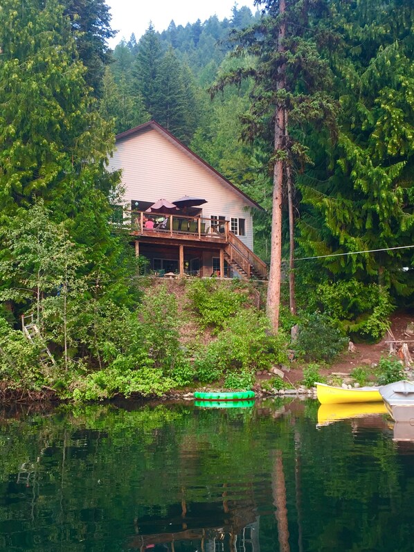 Exterior - Family Fun, Seclusion, and Adventure
You'll find it at Kingfisher Cove! (Kootenay Boundary E / West Bo*)