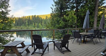 Family Fun, Seclusion, and Adventure
You'll find it at Kingfisher Cove!