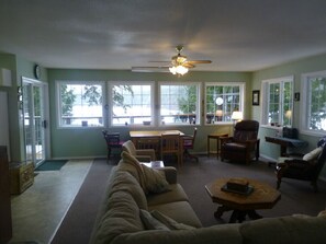 Living area - Family Fun, Seclusion, and Adventure
You'll find it at Kingfisher Cove! (Kootenay Boundary E / West Bo*)