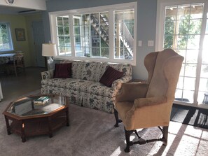 Living area - Family Fun, Seclusion, and Adventure
You'll find it at Kingfisher Cove! (Kootenay Boundary E / West Bo*)