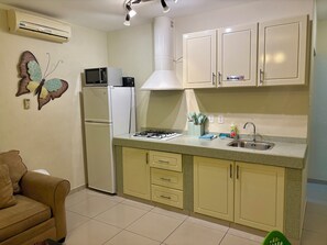 Microwave, stovetop, cookware/dishes/utensils, dining tables