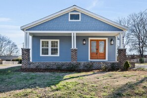 Exterior - Historic Vibes, Modern Comfort (Athens)