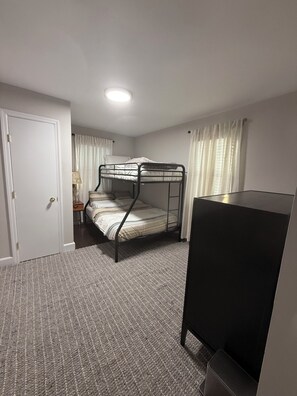 2 habitaciones, escritorio, wifi gratis y ropa de cama 
