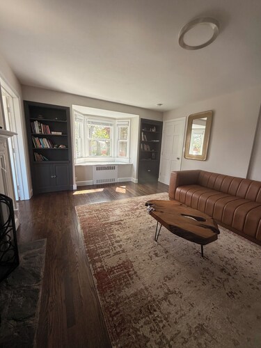 Charming 2-bedroom house with WiFi, AC in delightful Milford