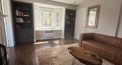 Charming 2-bedroom house with WiFi, AC in delightful Milford