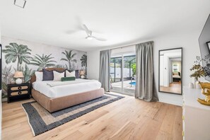 4 Schlafzimmer, Schreibtisch, Bügeleisen/Bügelbrett, Reisekinderbett