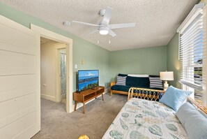 Työpöytä, ilmainen Wi-Fi, vuodevaatteet