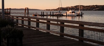 Water views Cozy Victorian Top Duplex Unit