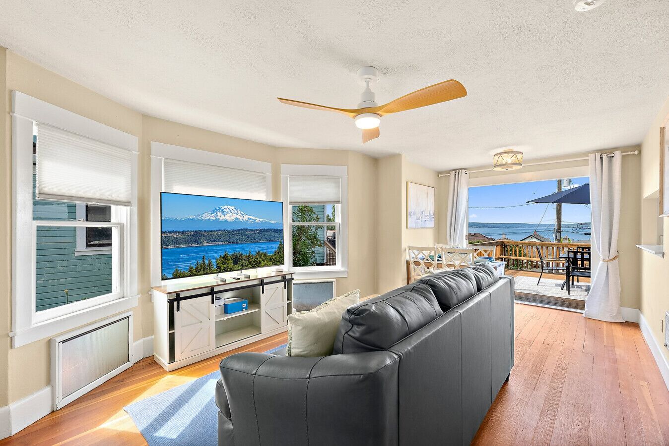 Smart-TV, bøker og PC-skjermer