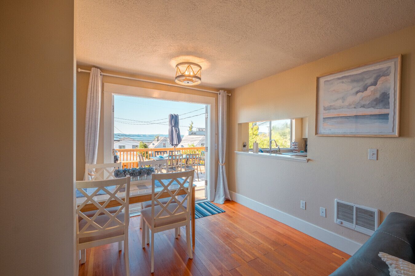 智能電視、書籍、電腦螢幕