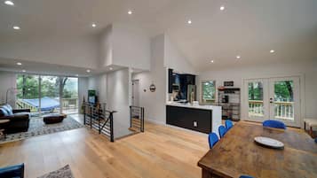 Cabin, Multiple Beds, Patio, Mountain View (Atlas Hideaway - New) | Interior