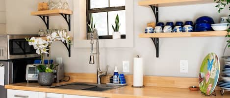 Microwave, oven, stovetop, coffee/tea maker