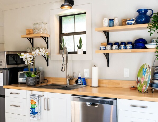 Microwave, oven, stovetop, coffee/tea maker
