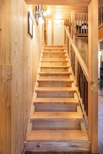 Very private and peaceful Arbutus cottage in Yellow Point.