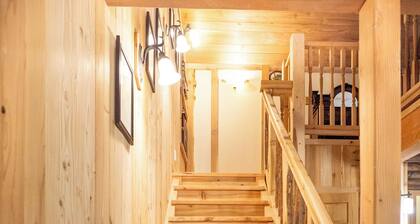 Very private and peaceful Arbutus cottage in Yellow Point.