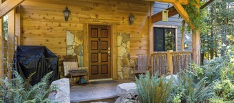 Very private and peaceful Arbutus cottage in Yellow Point.