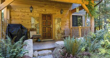 Very private and peaceful Arbutus cottage in Yellow Point.