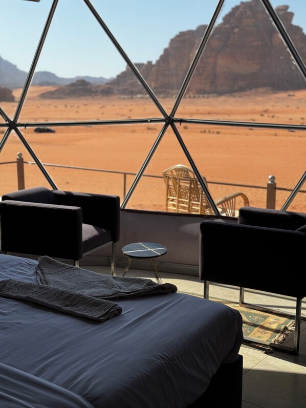 Luxe driepersoonskamer, balkon, uitzicht op bergen | Uitzicht op de bergen