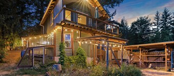 Cozy Cabin Retreat,Pet-Friendly,Family Getaway, Surrounded by Mountains & Trails