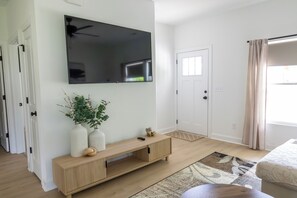 Tabla de planchar con plancha, wifi y ropa de cama 