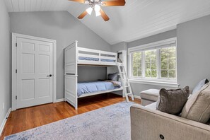 9 bedrooms, desk, travel crib, WiFi