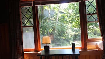 1 bedroom, in-room safe, desk, iron/ironing board