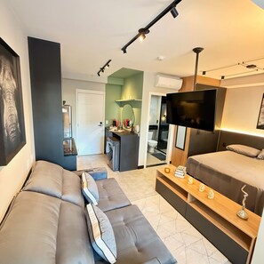 1 bedroom, iron/ironing board, WiFi, bed sheets - New and equipped studio | Close to the subway, ideal for couples and executives (Vila Gumercindo São Paulo)